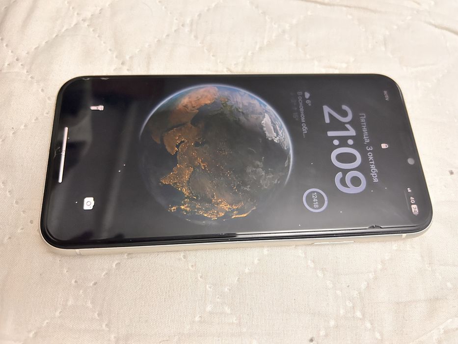 продам IPhone 11