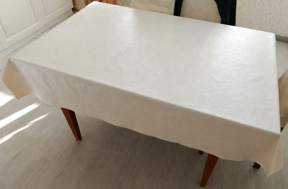 Кухонный стол из качественного дерева читайте описание