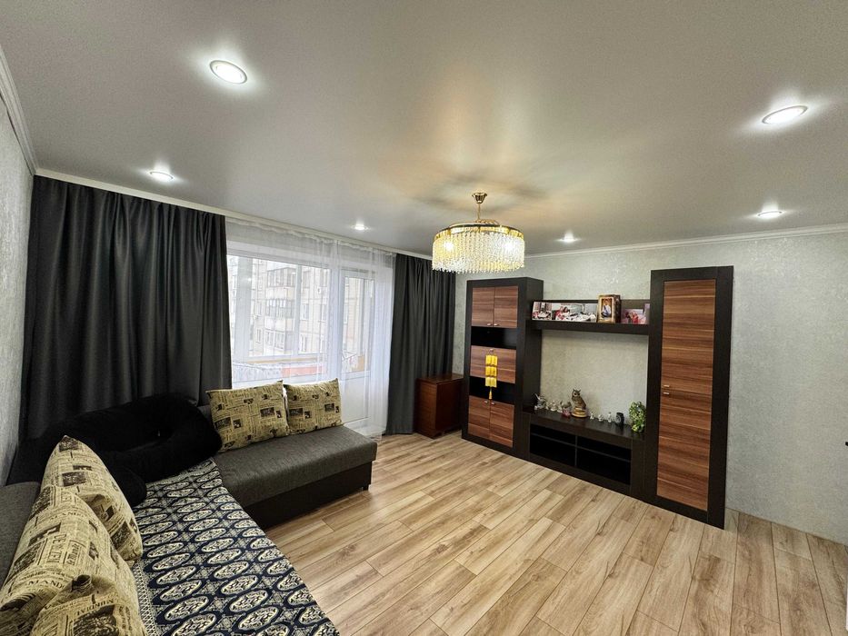 Продаем улучшенную 2 комн .кв - мкр. Степной 4, дом 10