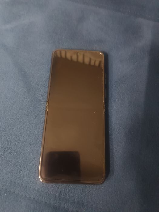 Amanet ozana vinde Motorola razr 40