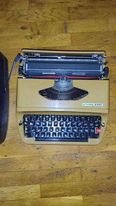 Masina de scris Privileg 270 T