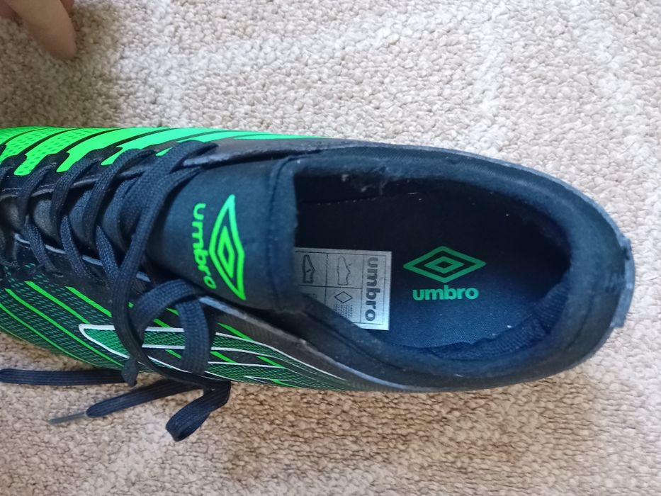 Vând ghete Umbro Velocita