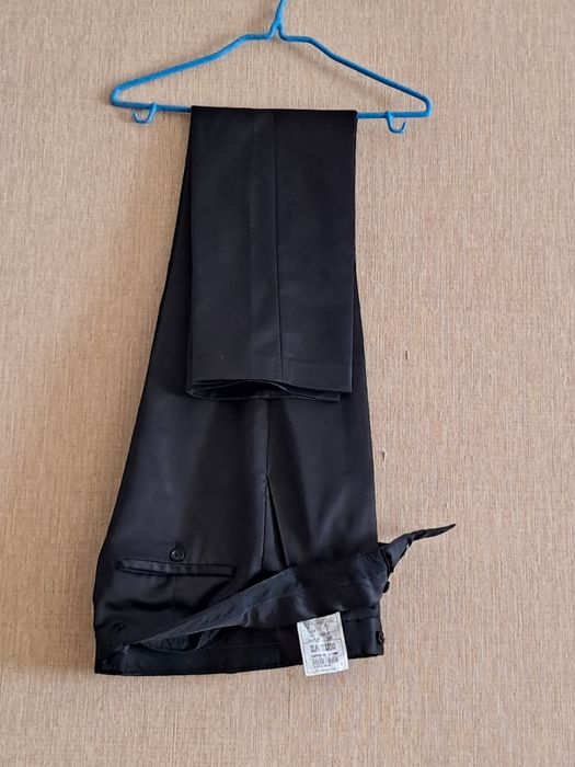 Продам  для старшеклассников костюм Диско .