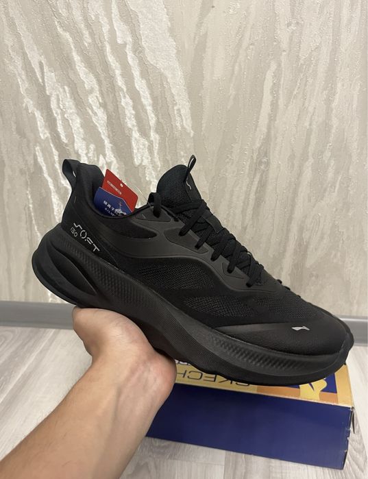 Кроссовки от бренда Li-ning