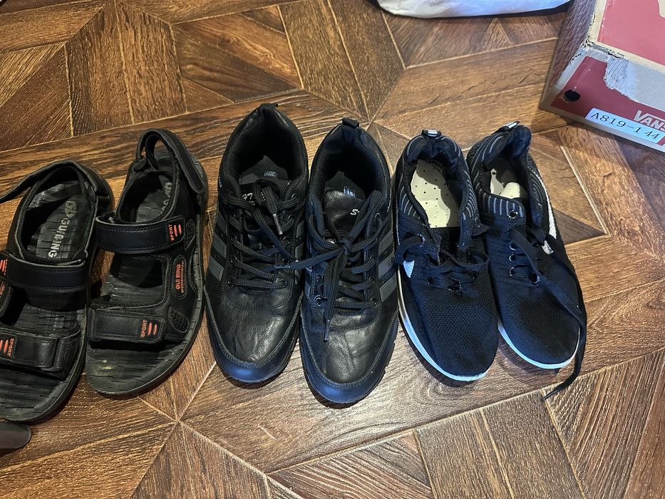 Продам три пары обуви за 5000 тен в отличном состоянии
