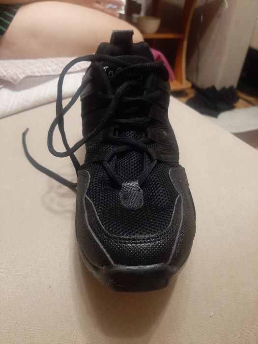 Продам кроссовки для танцев