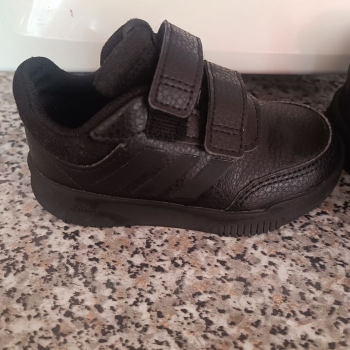 23 номер Адидас в отлично състояние