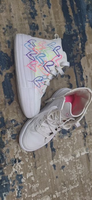 Adidași skechers fata