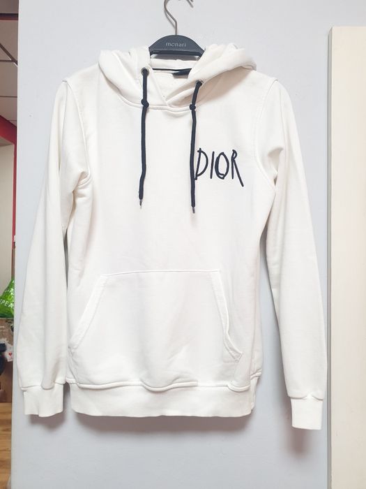 Суичър Moschino. Dior.