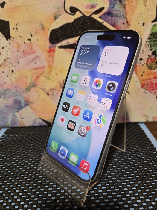 iPhone 15         .