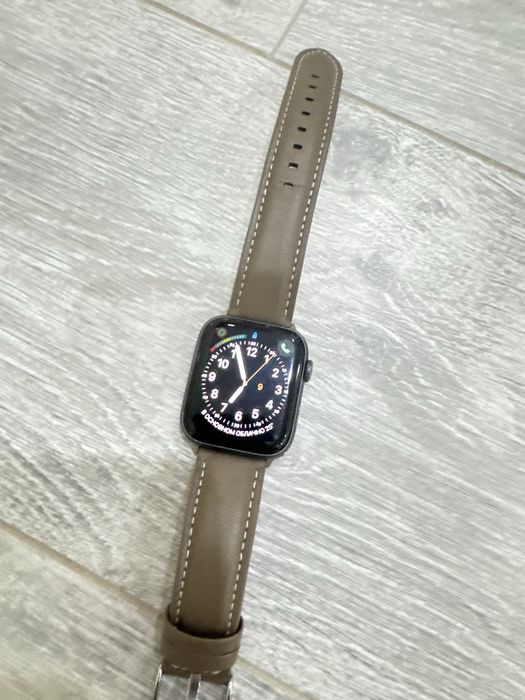 Apple watch series 4 (44 мм)