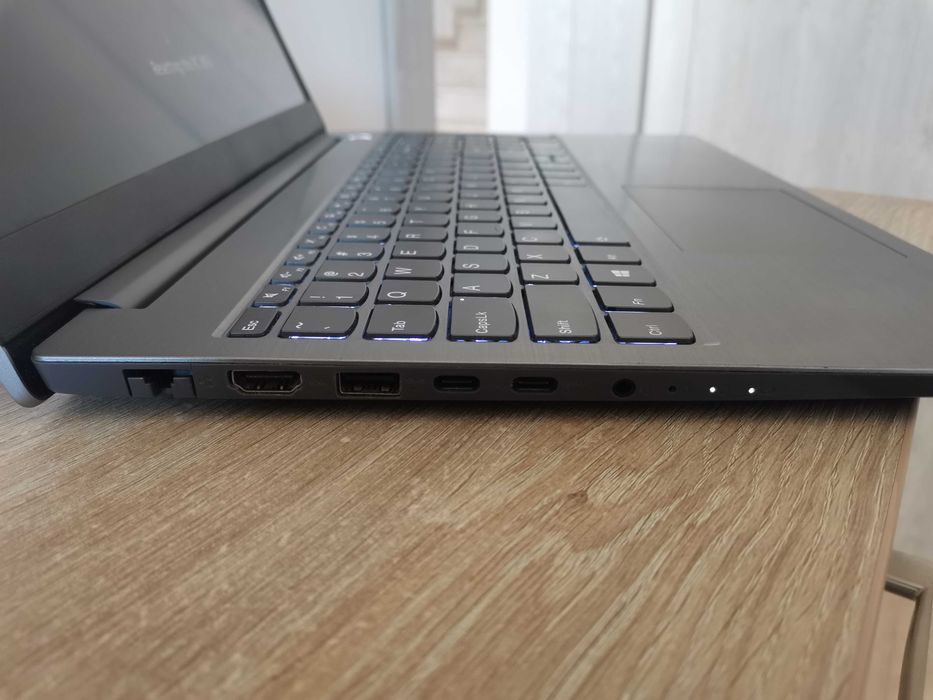 Vand Laptop Lenovo ThinkBook 15.6" Intel i5 10210U 8GB RAM SSD 512GB stare foarte buna