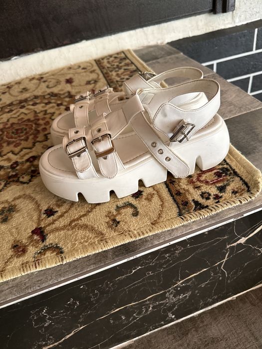 Обувь белые боссоножки