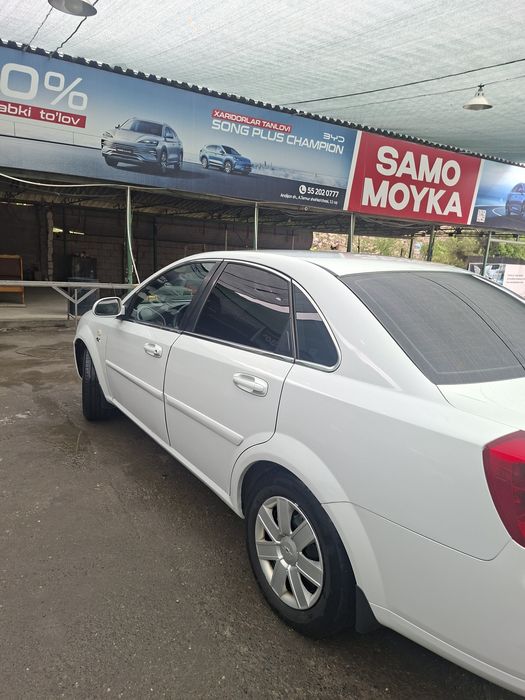 Moshina xolati yanxshi led faralar tablolar qoyilgan