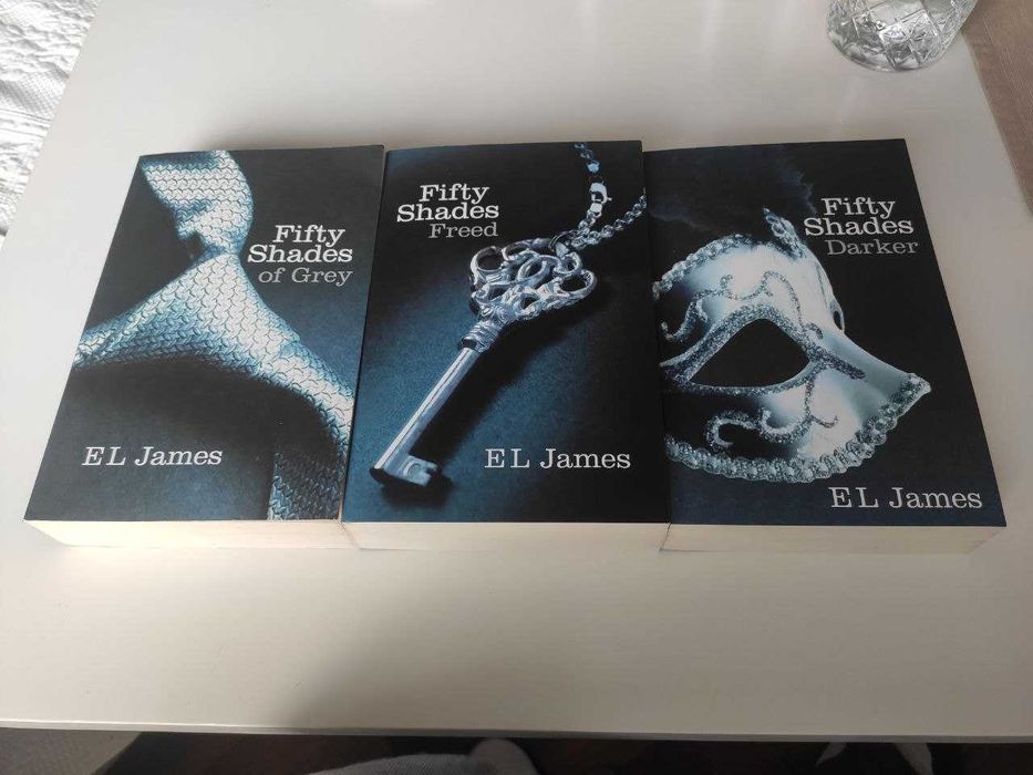 Books Fifty Shades of Grey trilogy Книги Петдесет нюанса сиво