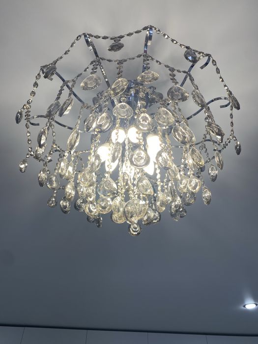 Продам люстру с лампочками