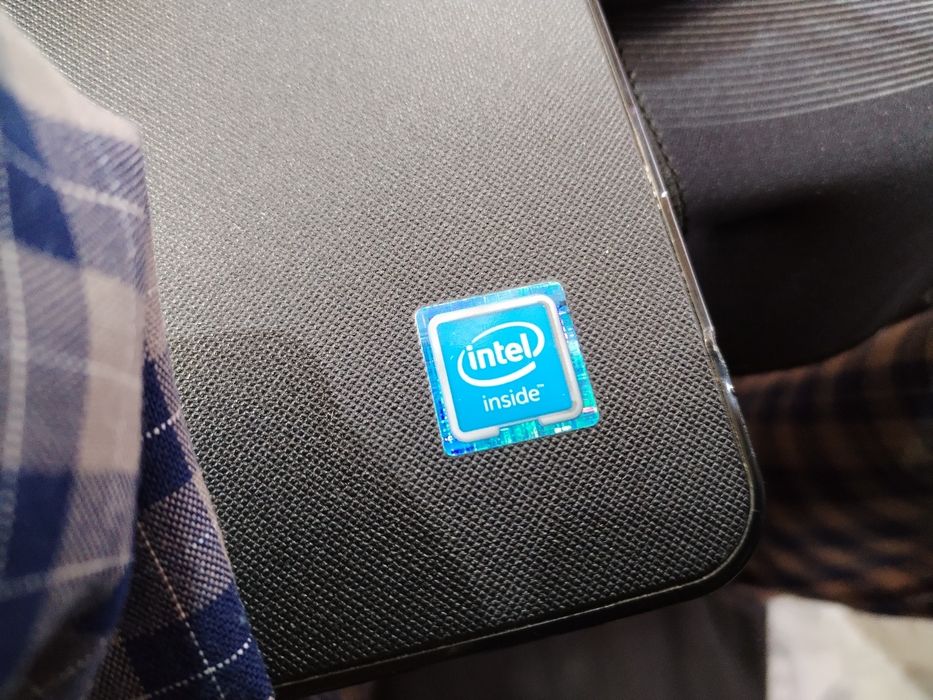 Noutbuk sotiladi Dell