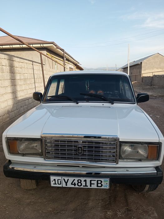 Jiguli 07 sotiladi holati ideal 2000 yil metani bor 80 lik