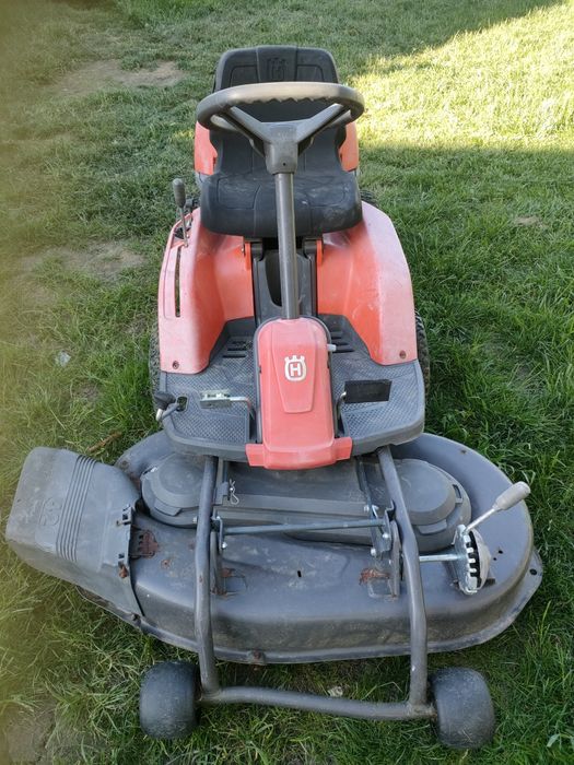 Husqvarna tractor iarba