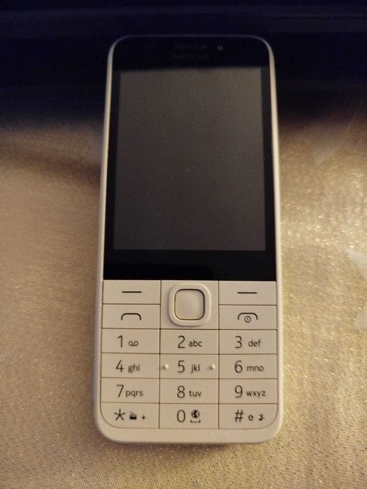 Продавам NOKIA 230