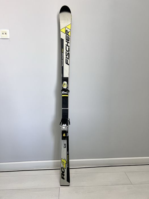 Лыжи и лыжные ботинки