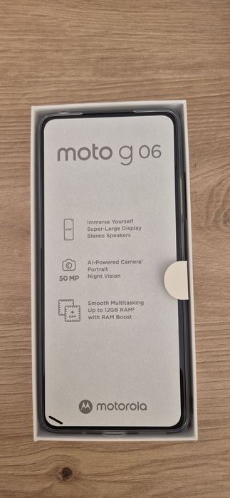 Чисто нов телефон Моторола
