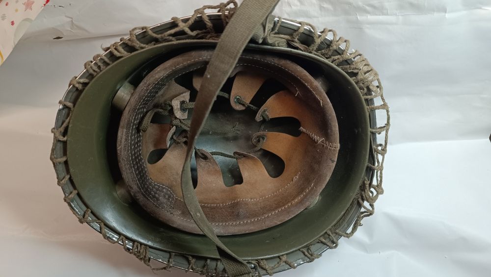 Cutie baterii militară ,căști militare