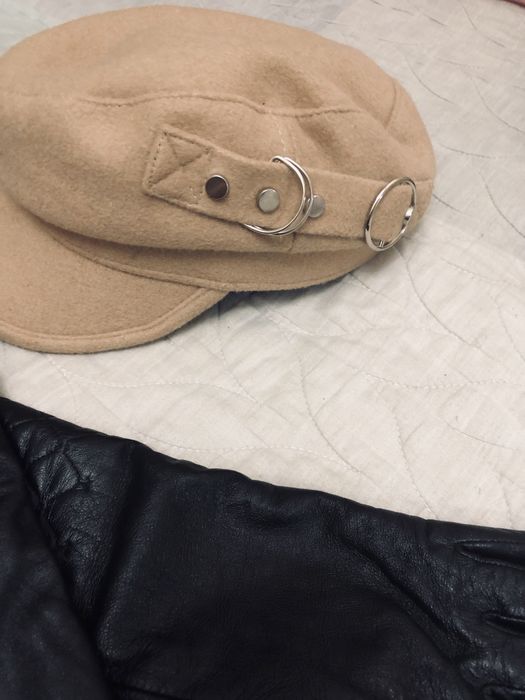 Кепка и перчатки