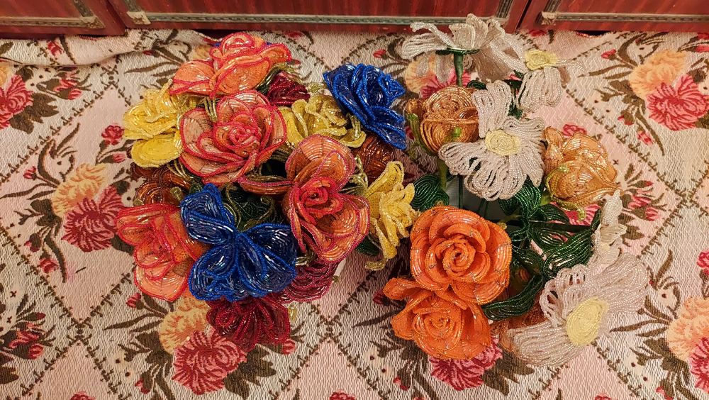 Бисер цветы разные