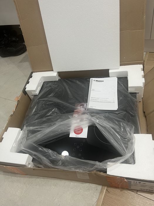 Варочую плиту Hansa продам