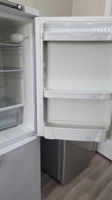 Холодильник Indesit