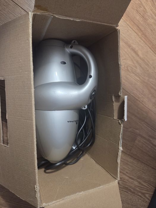 Aspirator manual alimentat la retea 220V
