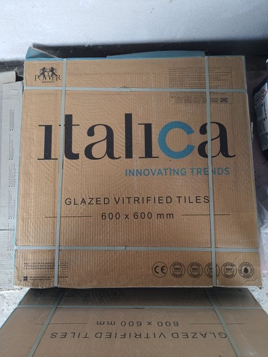 4 cutii de gresie 5.76 mp2  60 x 60 cm