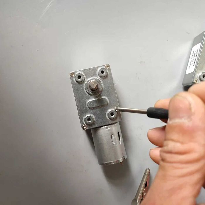 Motor cu reductor 12V GY-370 – Motor cu melc turație mică cuplu mare