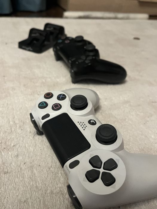 Ps4 Slimp impecabil cu 2 manete, incarcator si 14 jocuri