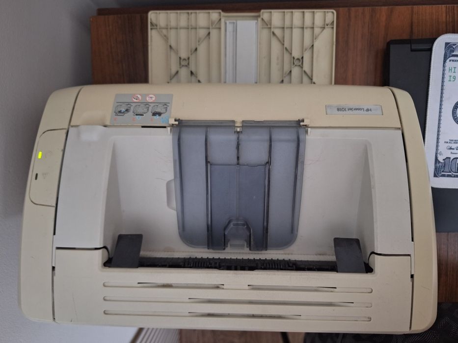 Продам принтер ч/б  HP Laserjet 1018