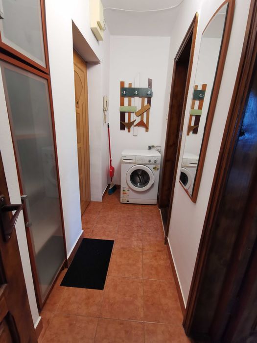 Închiriez garsoniera