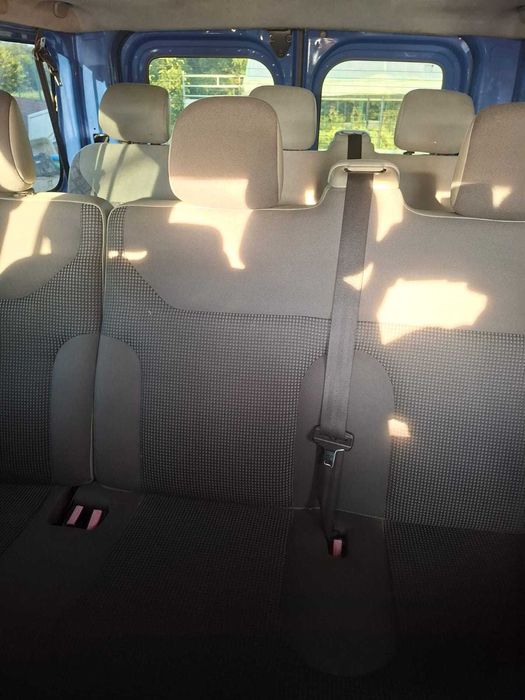 Opel vivaro 1.9 din anul 2005 cu 9 locuri