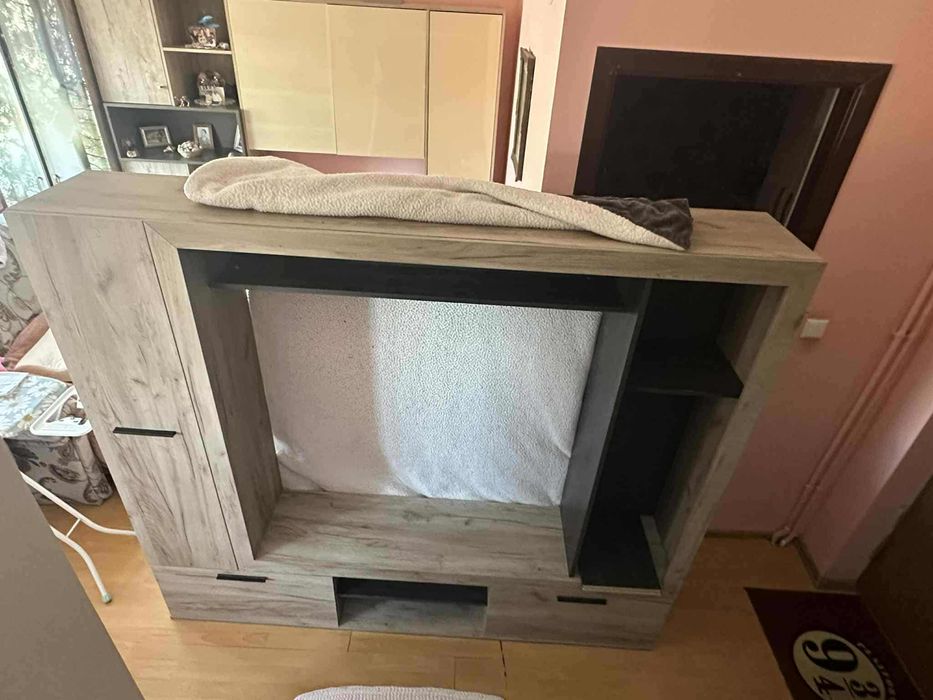 Biblioca living stare foarte buna