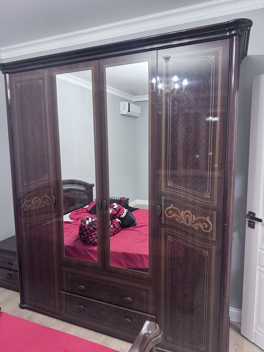 Продается спальный гарнитур