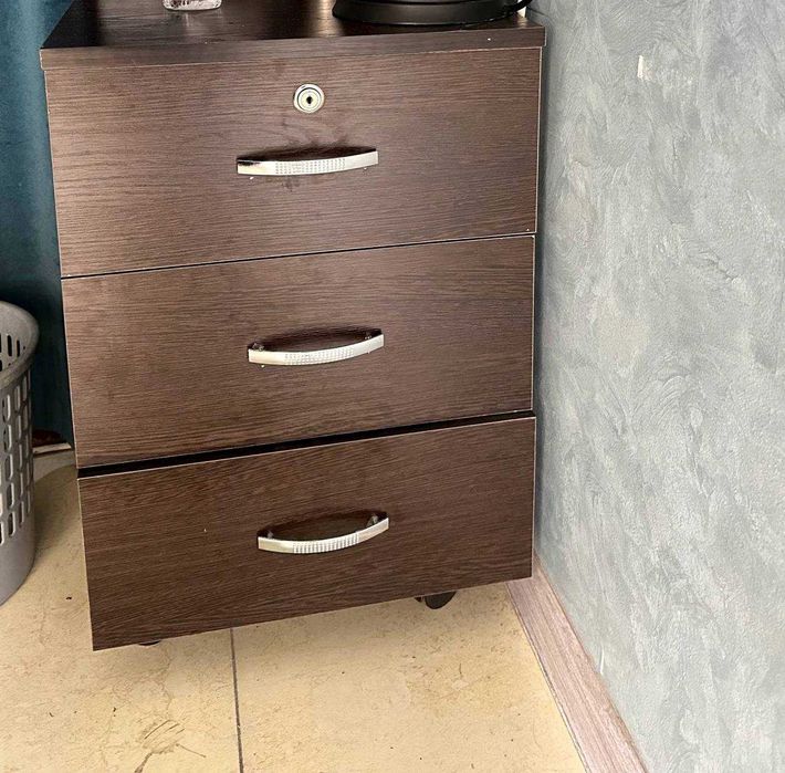 продаётся  офисная мебель