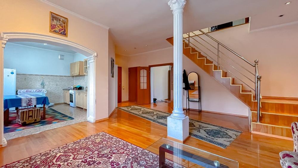 Продам два дома на участке