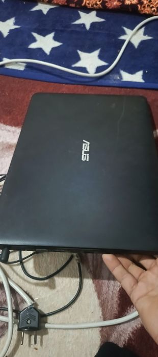 Assalom alekum noutbuk sotiladi tezda