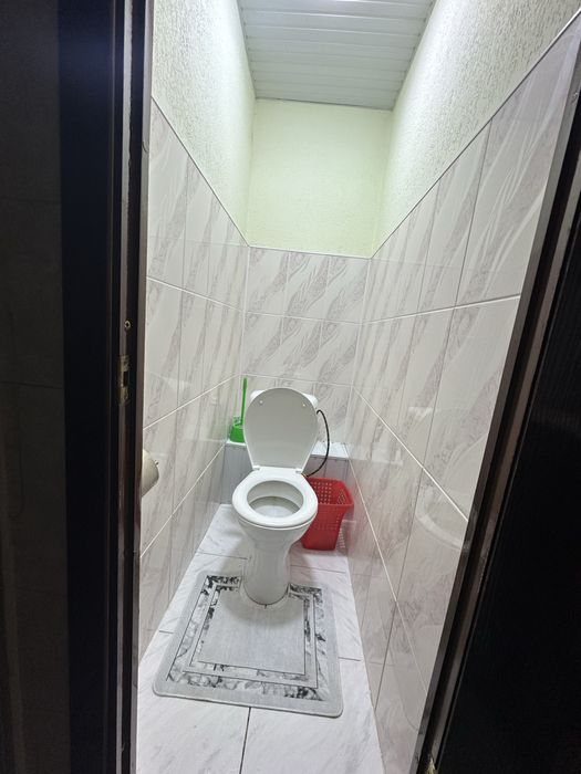 3-комнатная квартира 2- этаж. 9 мкр. Орентир 11- школа. 9 Базар.