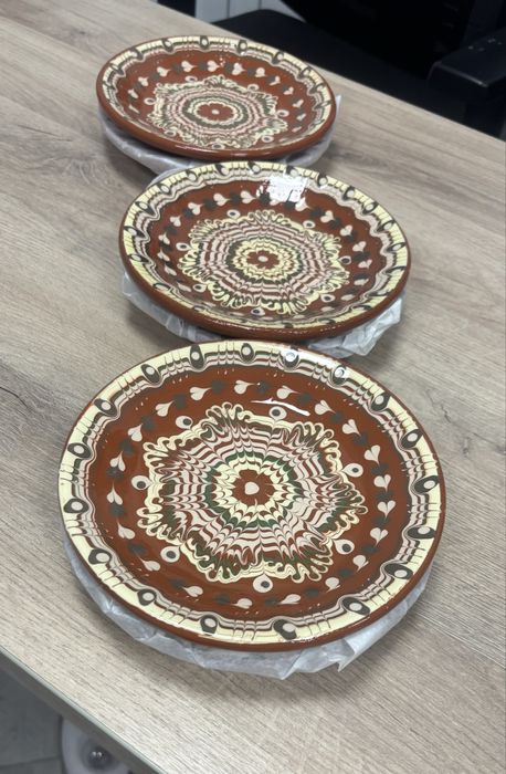 Курамична чиния - троянска шарка