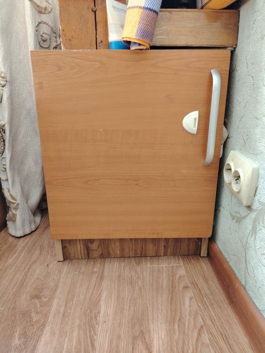 Кровать, 2 тумбы, зеркало