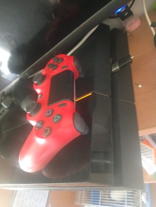Ps4 fat 1TB подписки EA и Plus Deluxe