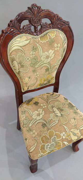 Стул резной зальный