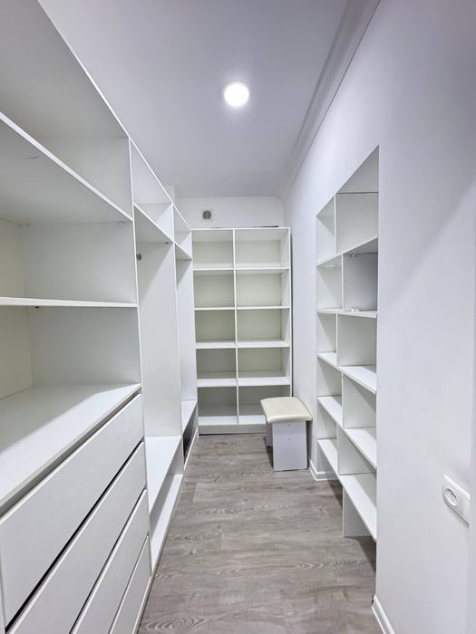 Продается 3 ком. Квартира площадью 80 кв.м. На 3 этаже рядом с Зафар