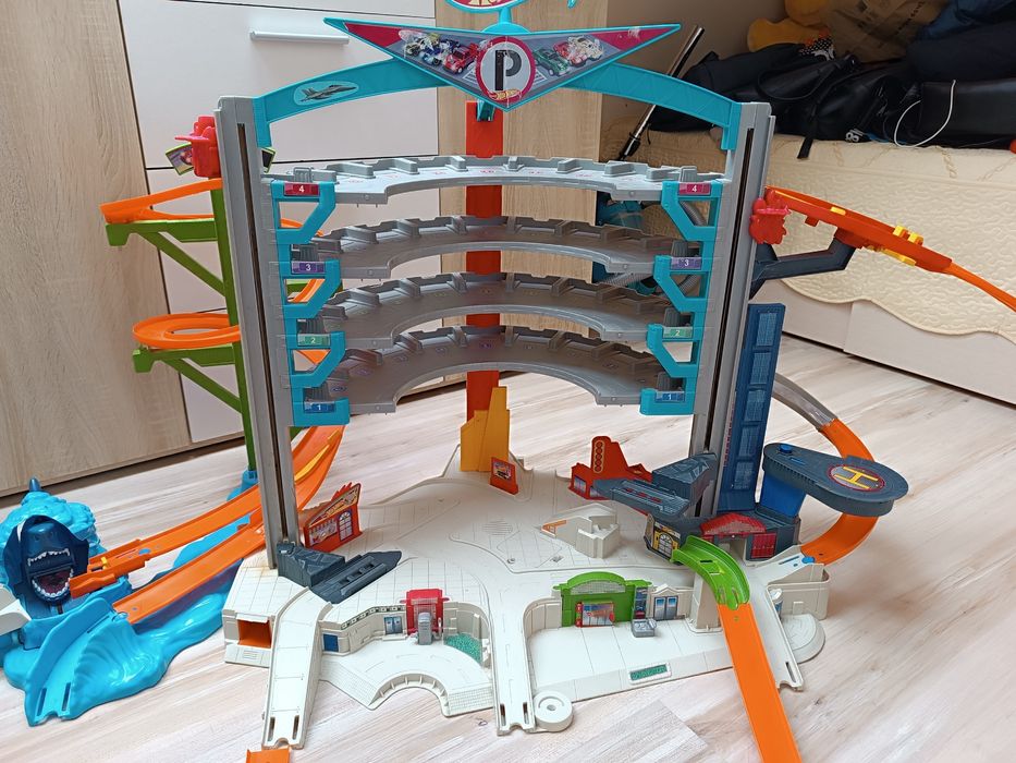 Hot Wheels Хот Уилс  гараж, паркинг